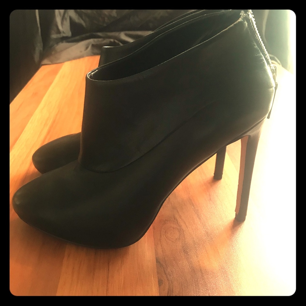 Nine West leather bootie